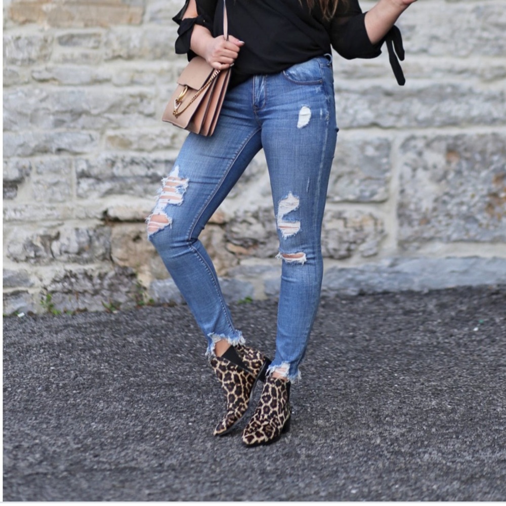 COPY - Hollister Ripped Distressed Light Wash Ski…
